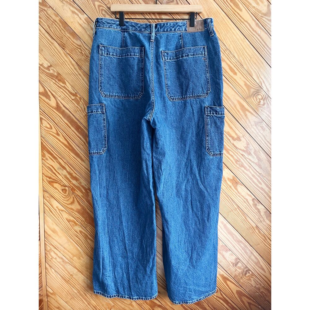 Madewell Curvy Baggy Straight Cargo Jeans in Codey Wash Rigid - Picture 3 of 11